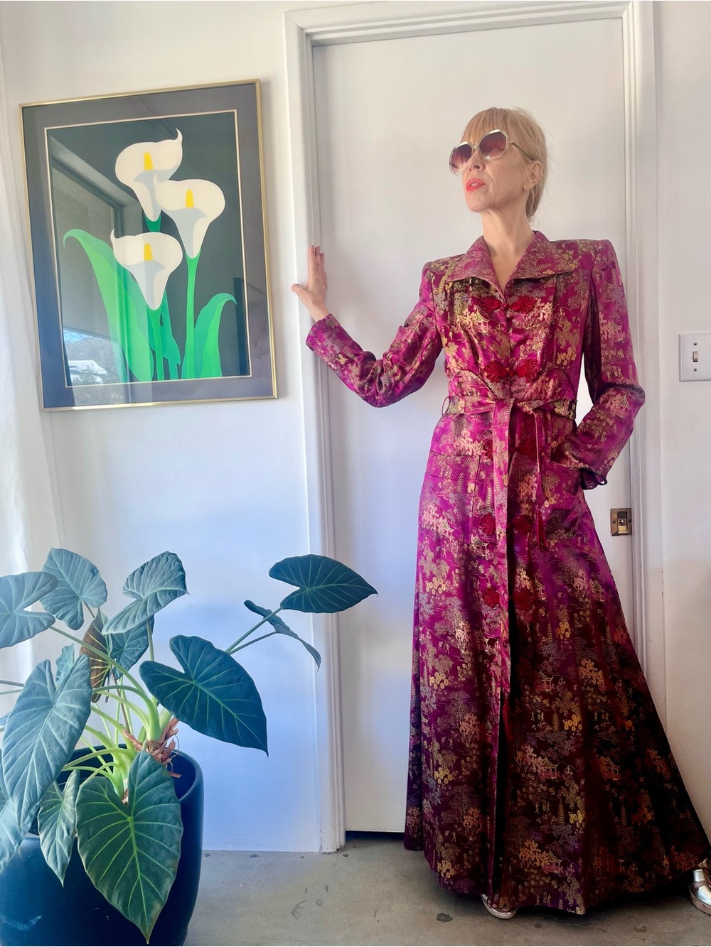 Glamour for days! 1940's Long Fuchsia Chinoiserie Satin robe